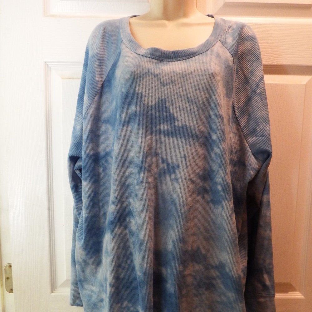 Women's long sleeve henley style t-shirt, Size 3X